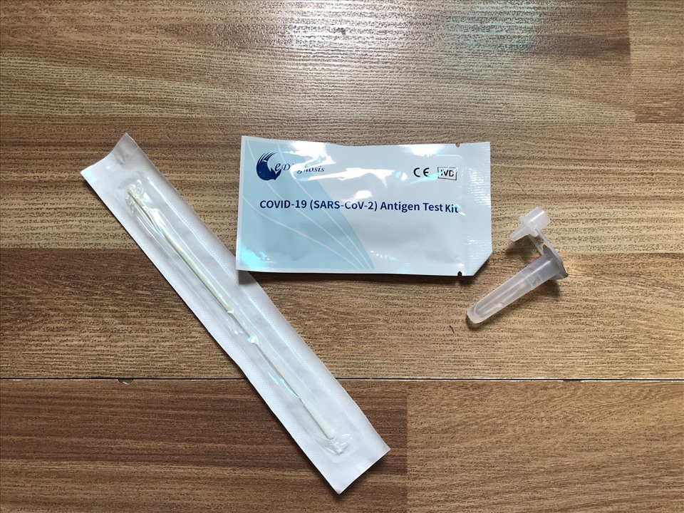 Bộ kit test COVID-19 có giá 90.000 đồng. Ảnh: Thiều Trang