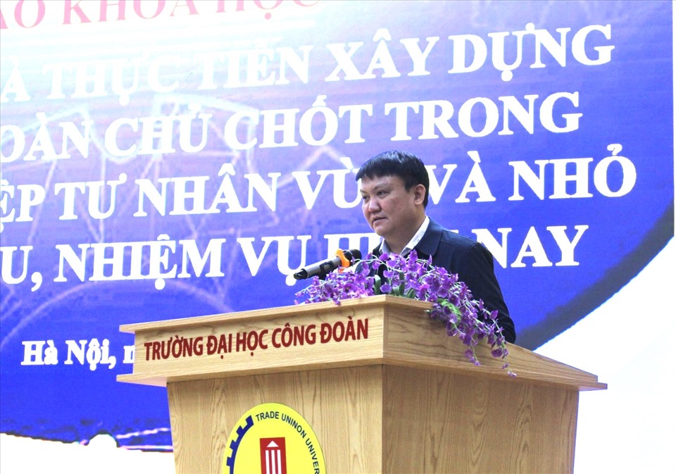 TS. Lê Cao Thắng - Chủ tịch Hội đồng trường Đại học Công đoàn phát biểu tham luận. Ảnh: Văn Đức
