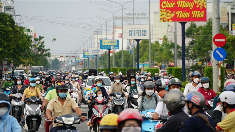 Tại nút giao Mậu Thân - Nguyễn Văn Cừ - Võ Văn Kiệt lượng phương tiện tham gia cũng rất đông.