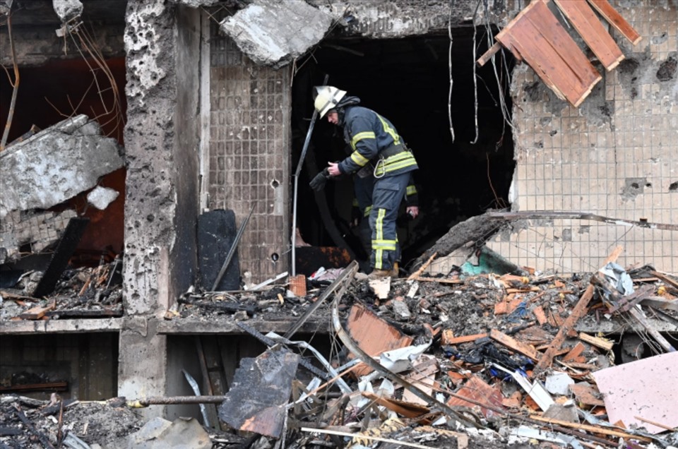 Nhà cửa bị hư hại sau các cuộc giao tranh ở Ukraina. Ảnh: AFP