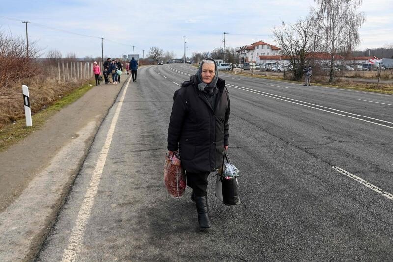EU sẽ tiếp nhận tất cả những người di tản khỏi Ukraina. Ảnh: AFP
