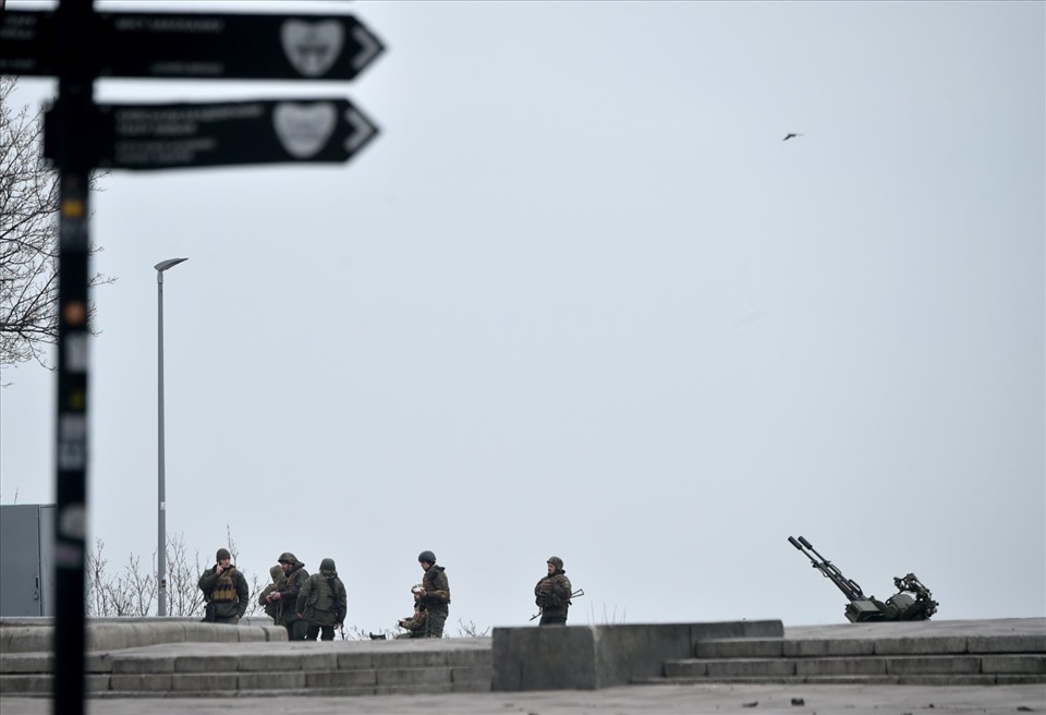 Quân nhân Ukraina ở Kiev ngày 24.2. Ảnh: AFP