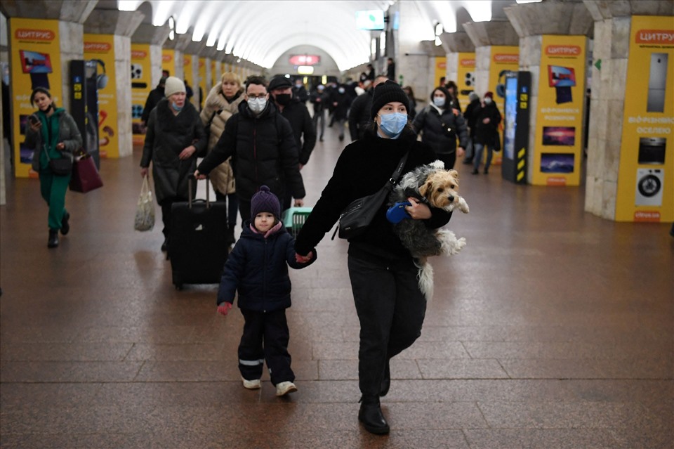Ga tàu điện ngầm ở Kiev sáng 24.2. Ảnh: AFP