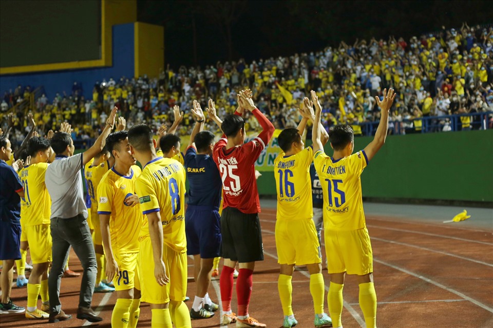 Chung cuộc, Sông Lam Nghệ An giành chiến thắng 1-0 trước Bình Dương trong ngày khai màn V.League. Huấn luyện viên Nguyễn Huy Hoàng đã có khởi đầu ngọt ngào trong trận đầu tiên dẫn dắt xứ Nghệ.