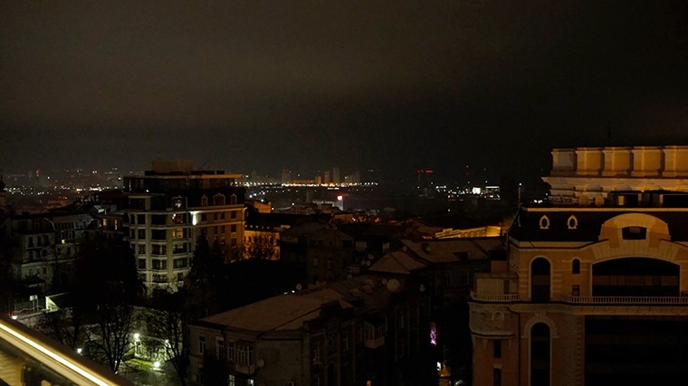 Quang cảnh thủ đô Kiev, Ukraina, rạng sáng 26.2. Ảnh chụp màn hình