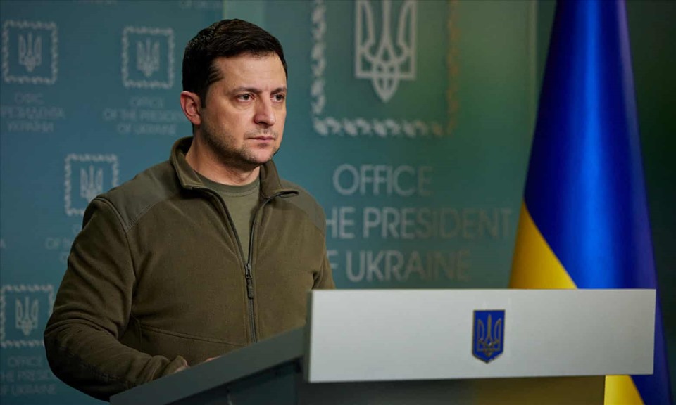 Tổng thống Volodymyr Zelensky phát biểu đêm 25.2. Ảnh: Văn phòng Báo chí Tổng thống Ukraina