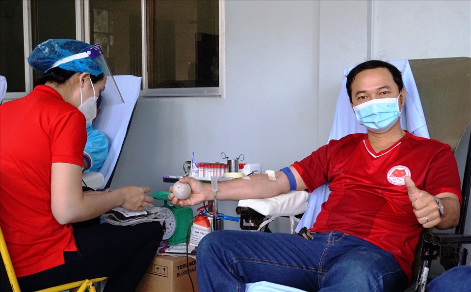 Anh Nguyễn Thanh Thép - Cán bộ Hội Nông dân tỉnh, người đã có 9 lần tham gia hiến máu tình nguyện.