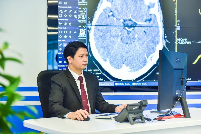 ThS.BSNT Đào Danh Vĩnh - Giám đốc Trung tâm Chẩn đoán hình ảnh đọc kết quả chụp được kết nối với hệ thống Y tế MEDLATEC