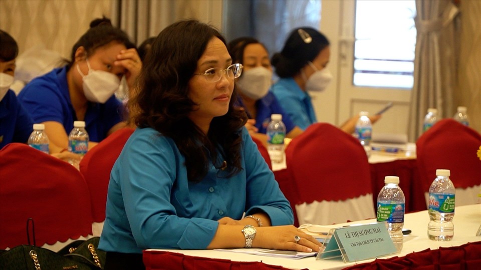 Đồng chí Lê Thị Sương Mai - Chủ tịch LĐLĐ TP Cần Thơ tham dự diễn đàn.