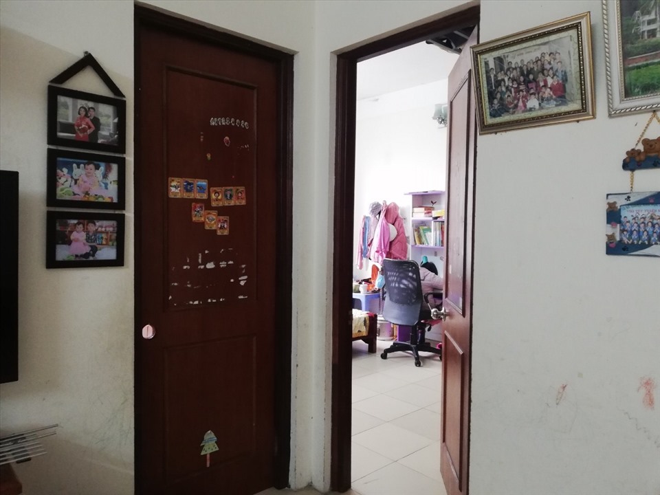 Gia đình anh Nguyễn Văn Thăng đang phải cách ly tại 2 phòng ngủ để phòng chống lây nhiễm chéo. Ảnh: NVCC