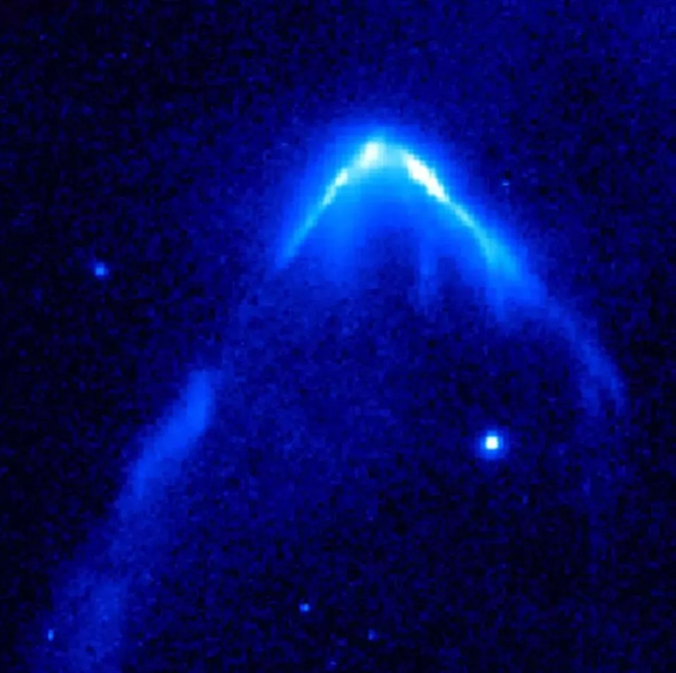 Các nhà thiên văn học chỉ mới bắt đầu hiểu một số ngôi sao băng chuyển động nhanh, được gọi đúng hơn là sao siêu tốc, phóng xuyên vũ trụ với tốc độ hàng triệu dặm một giờ. Những ngôi sao tốc độ cao này xảy ra khi hai ngôi sao liên kết hấp dẫn với nhau, quay quanh một khối tâm chung, đến gần một lỗ đen lớn. Lực thủy triều của lỗ đen có thể chia đôi hệ thống nhị phân, tạo ra một vật thể siêu vận tốc với các đặc tính hấp dẫn. Ảnh: NASA, ESA and R. Sahai (NASA's Jet Propulsion Laboratory)