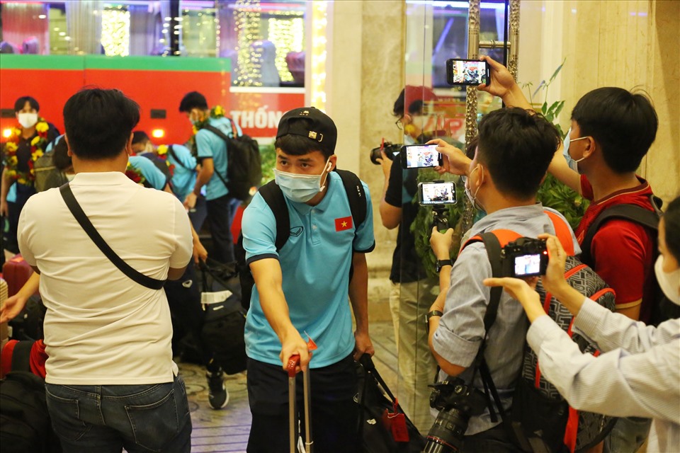 Chuyến trở về của U23 Việt Nam nhận được sự quan tâm lớn từ truyền thông và người hâm mộ.