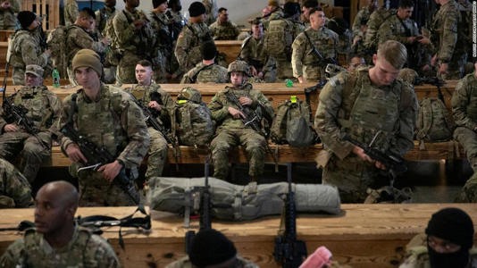 Các binh sĩ Mỹ ở Fort Bragg, North Carolina, trước khi triển khai đến Châu Âu vào 14.2. Ảnh: AFP