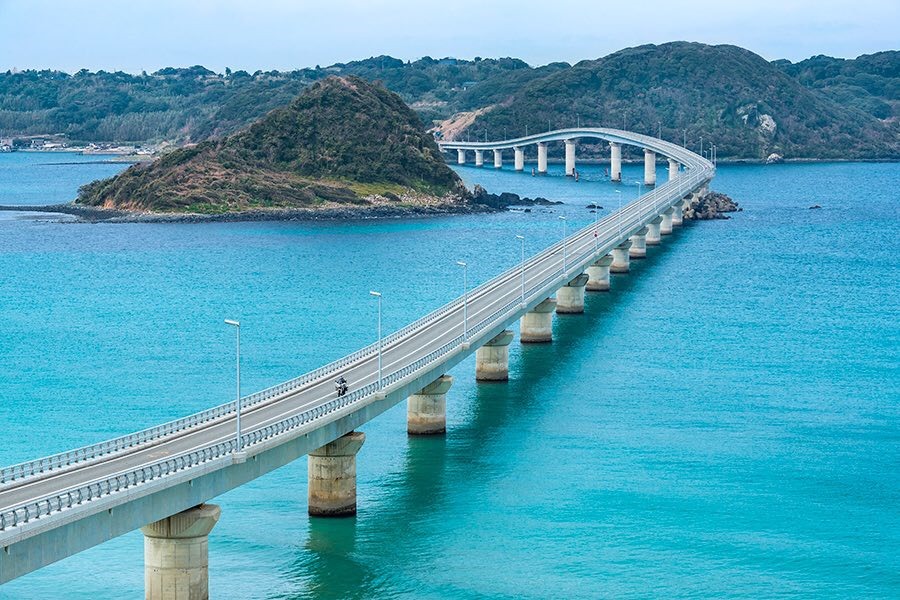 Ngắm vẻ đẹp mê hoặc của cây cầu vượt biển đẹp nhất Nhật Bản