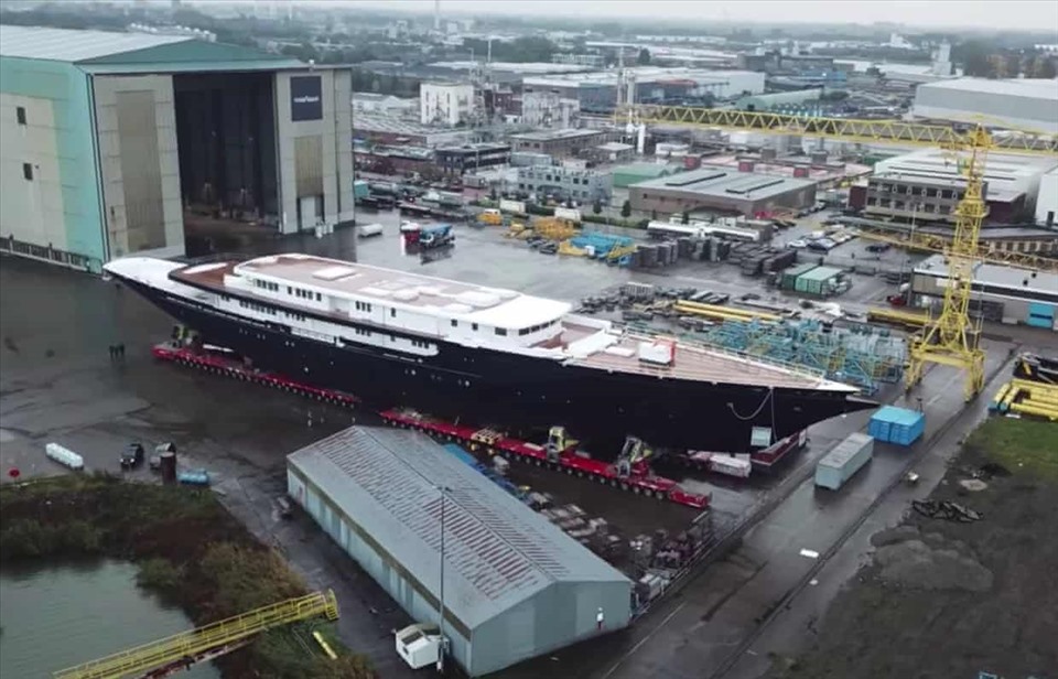Du thuyền Y721 tại xưởng đóng tàu Oceanco của Hà Lan. Ảnh chụp màn hình