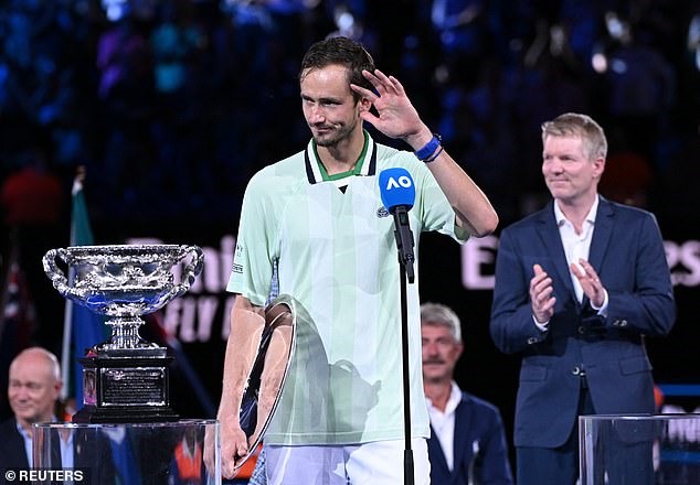 Medvedev thua ngược trước Rafael Nadal ở trận chung kết Australian Open. Ảnh: AO