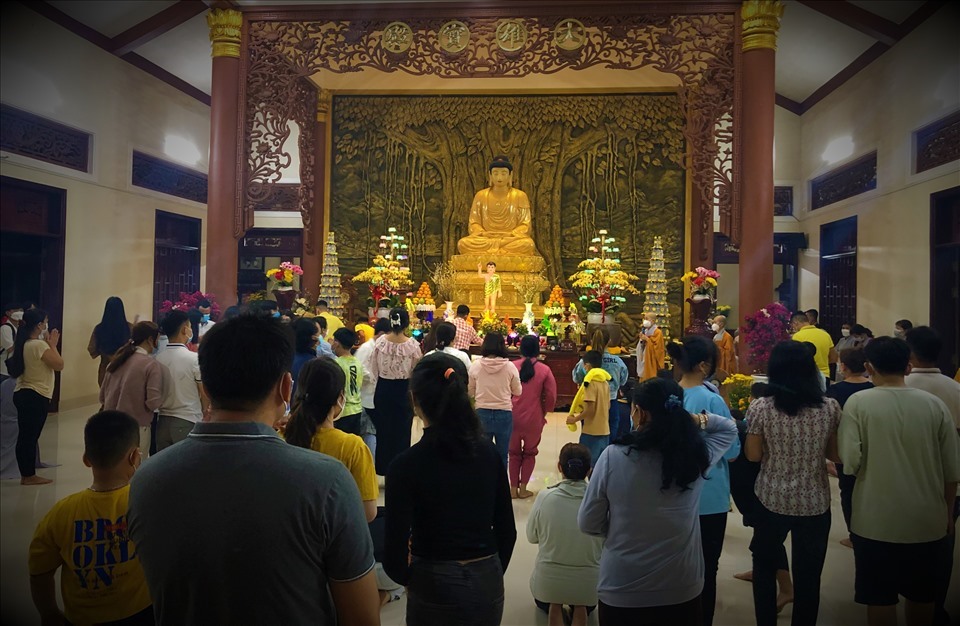 Chùa là nơi thờ Phật, cũng là nơi sinh hoạt tín ngưỡng công cộng của người Việt Nam từ xưa tới nay. Ảnh: Huỳnh Hiền