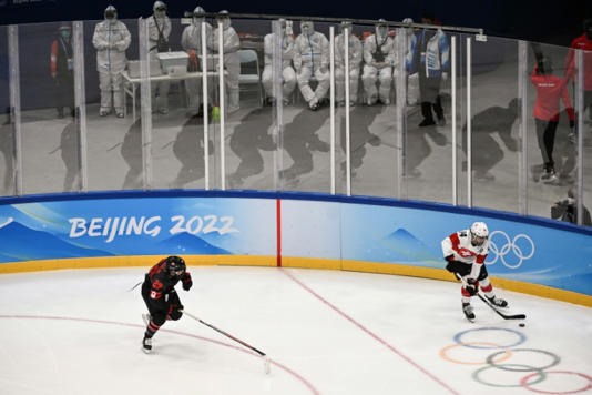 Olympic Bắc Kinh 2022 diễn ra trong bong bóng khép kín để ngăn chặn lây nhiễm COVID-19. Ảnh: AFP