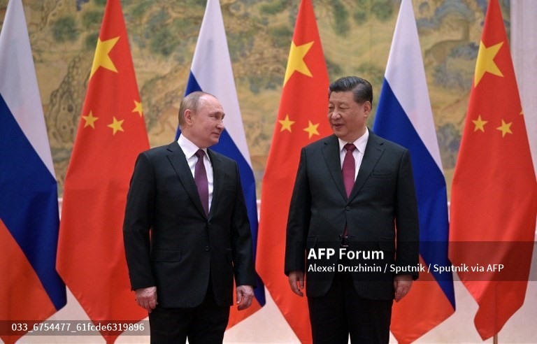 Tổng thống Nga Putin (trái) và Chủ tịch Trung Quốc Tập Cận Bình (phải) trong cuộc gặp gỡ tại Bắc Kinh (Trung Quốc). Ảnh: AFP