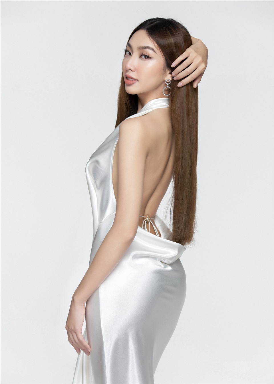 Từ sau đăng quang đến nay, Hoa hậu Thùy Tiên đã liên tục “chiêu đãi” người hâm mộ bằng những tạo hình mới, từ dịu dàng đến cá tính, đậm chất riêng của mình.