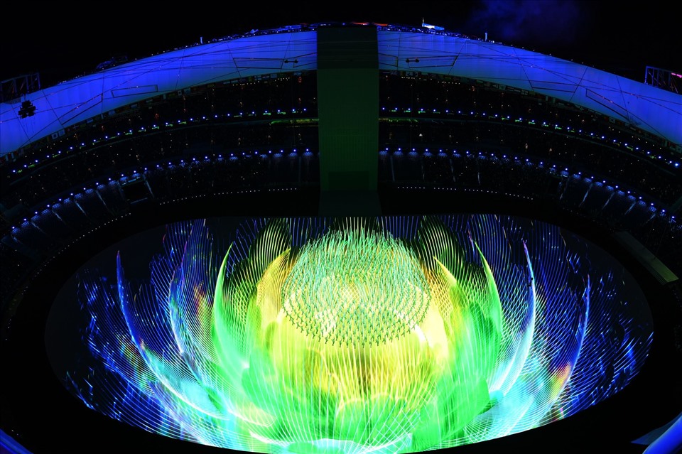 Các nghệ sĩ biểu diễn tại lễ khai mạc Olympic Bắc Kinh 2022. Ảnh: AFP