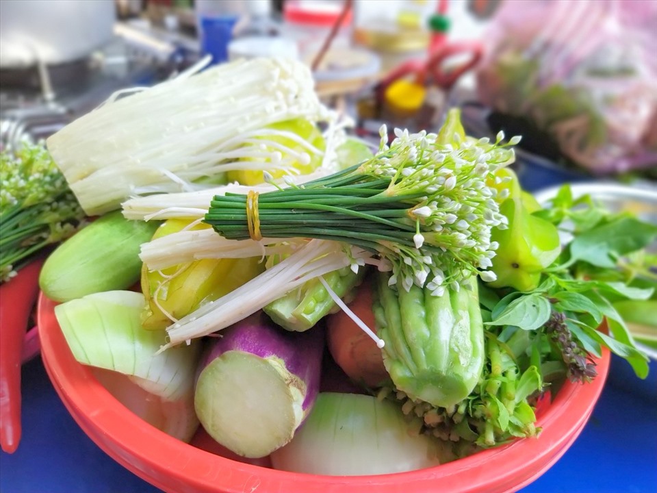 Hương vị từng loại rau cùng với mùi vị đặc trưng của mắm U Minh Hạ đã níu chận du khách đến với Cà Mau.