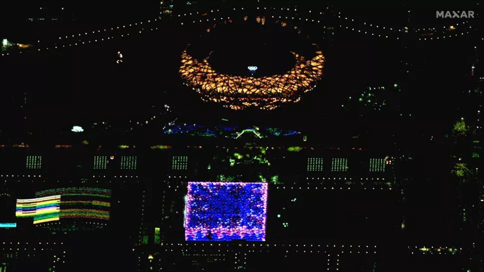 Hình ảnh ban đêm cho thấy Sân vận động Quốc gia Bắc Kinh và Trung tâm thể thao dưới nước Quốc gia Bắc Kinh. Ảnh: MAXAR