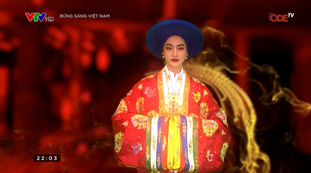 Hoa hậu Lương Thùy Linh lộng lẫy trong cổ phục Nhật Bình