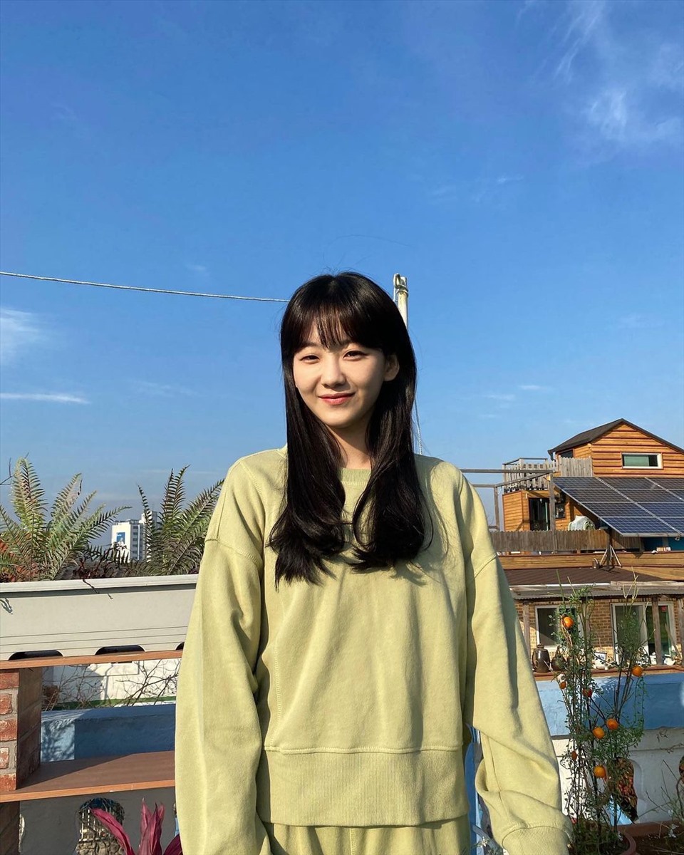 Cho Yi Hyun sinh năm 1999, nữ diễn viên sở hữu nét đẹp trong trẻo nhưng không kém phần cuốn hút. Ảnh: yihyun_1208 (Instagram)