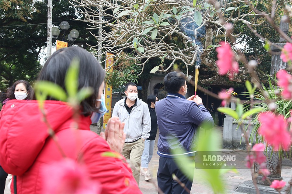 Từ năm ngoái, đền Trần (Nam Định) đã không tổ chức lễ khai ấn vào đêm 14 tháng Giêng như thường lệ vì lý do dịch bệnh nhưng vẫn mở cửa để người dân, du khách vào tham quan, thắp hương.