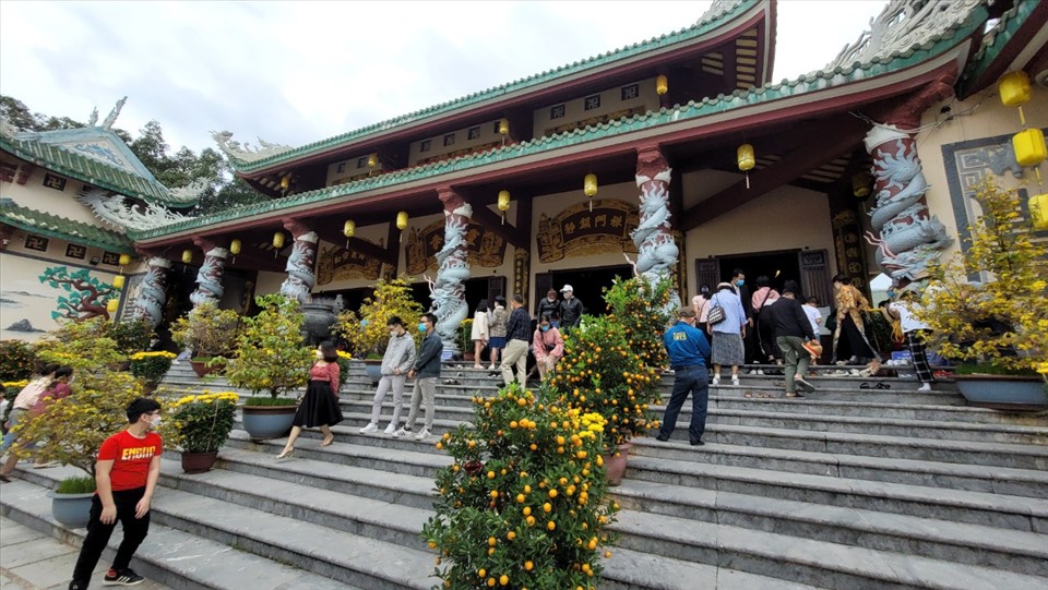 Những ngôi chùa lớn ở Đà Nẵng đông đúc trong ngày mùng 6 Tết.