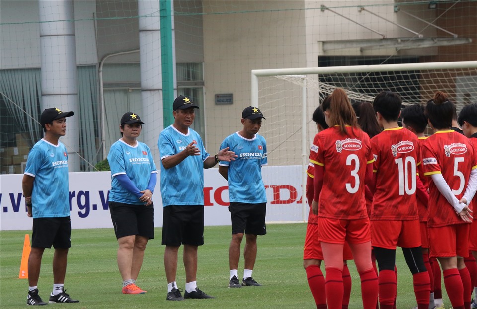 Huấn luyện viên Mai Đức Chung còn nhiều trăn trở với bóng đá nữ Việt Nam. Ảnh: VFF