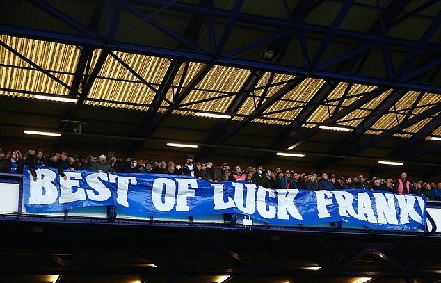 Các cổ động viên Everton và bầu không khí tích cực cho Lampard. Ảnh: AFP