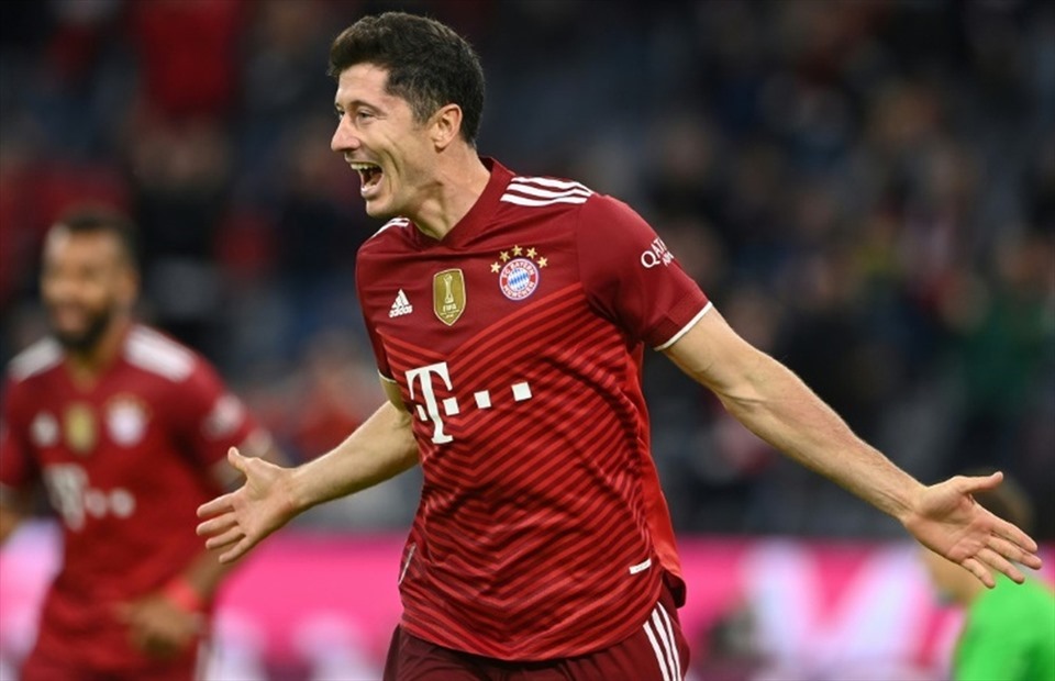 1. Robert Lewandowski (Bayern Munich): 24 bàn thắng (48 điểm)