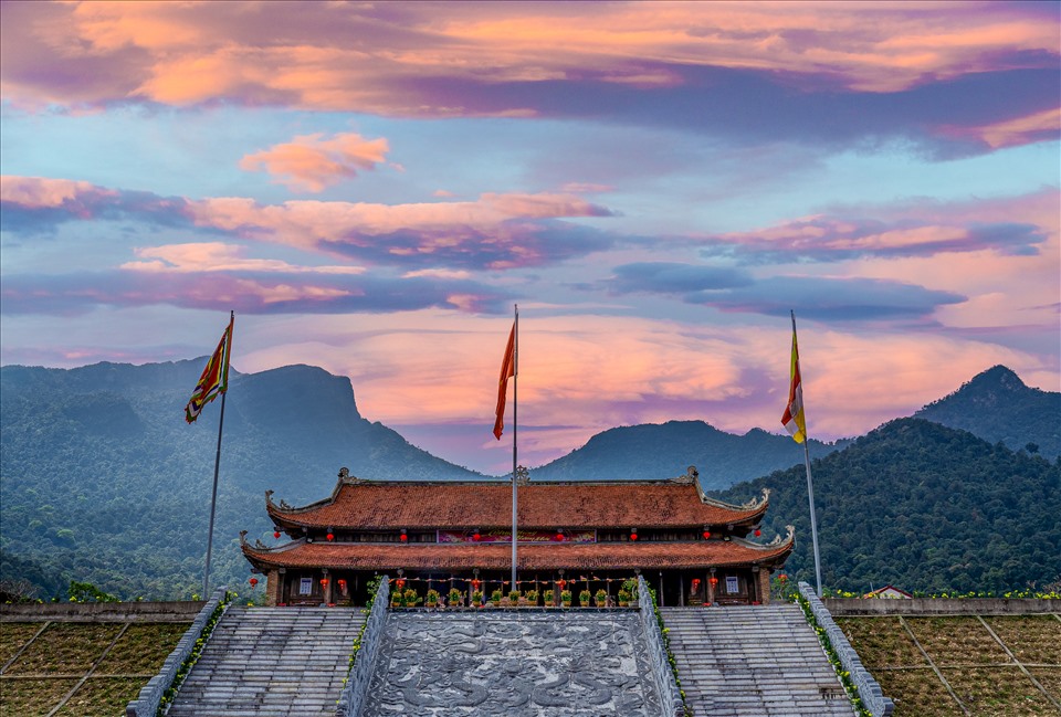 Tổng quan khu du lịch tâm linh - sinh thái Tây Yên Tử có bốn hạng mục chính: Chùa Trình, chùa Hạ, chùa Trung và chùa Thượng thu hút nhiều du khách tới tham quan, du lịch.
