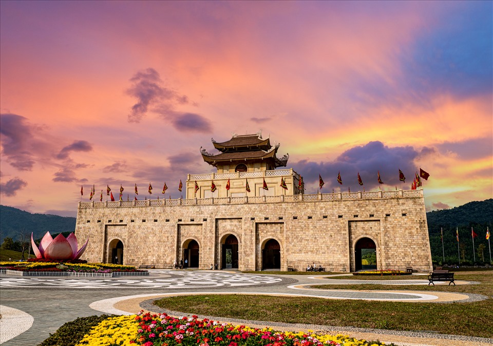 Khu tái hiện hoàng thành Thăng Long được khách du lịch gọi là “Vạn lý trường thành” của Việt Nam. Ảnh: Hoàng Trung Nguyên