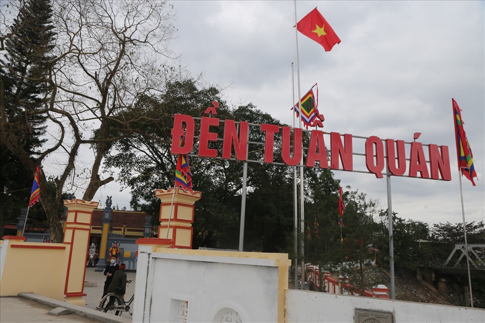Tháng 7/1946, đền là điểm hội quân của nhiều đơn vị Vệ quốc đoàn Chiến khu I trước khi tấn công bọn phản động Việt Quốc, giải phóng hoàn toàn tỉnh lỵ. Từ năm 1947 - 1954, đền là khu vực nằm trong tuyến phòng thủ quân sự quan trọng bảo vệ thị xã Yên Bái (nay là thành phố Yên Bái).