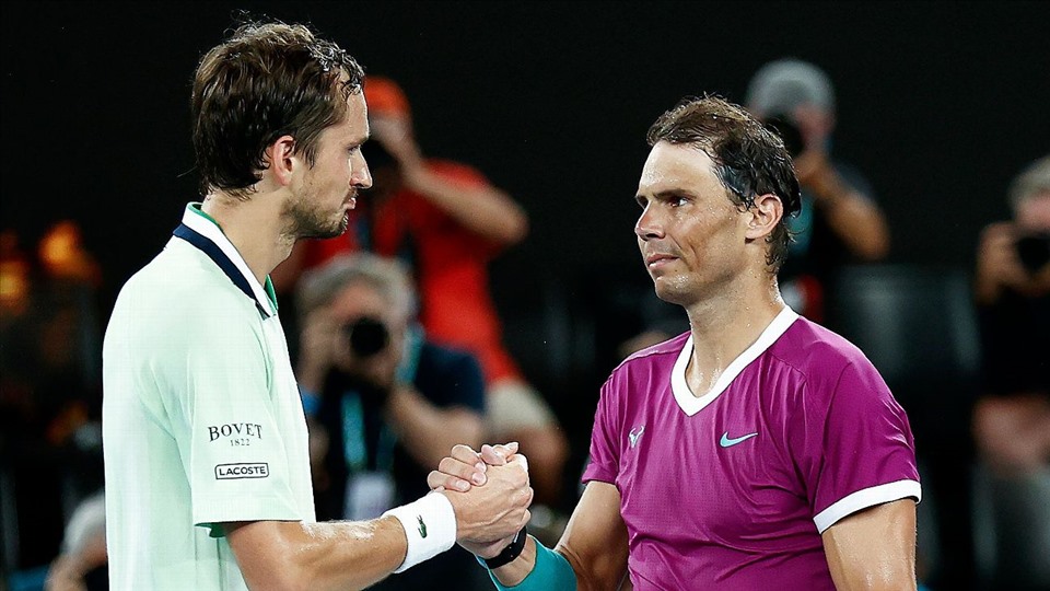 Sự khôn ngoan trong chiến thuật khiến Daniil Medvedev nghi ngờ chính bản thân là một chìa khóa giúp Nadal thắng ngược. Ảnh: AO