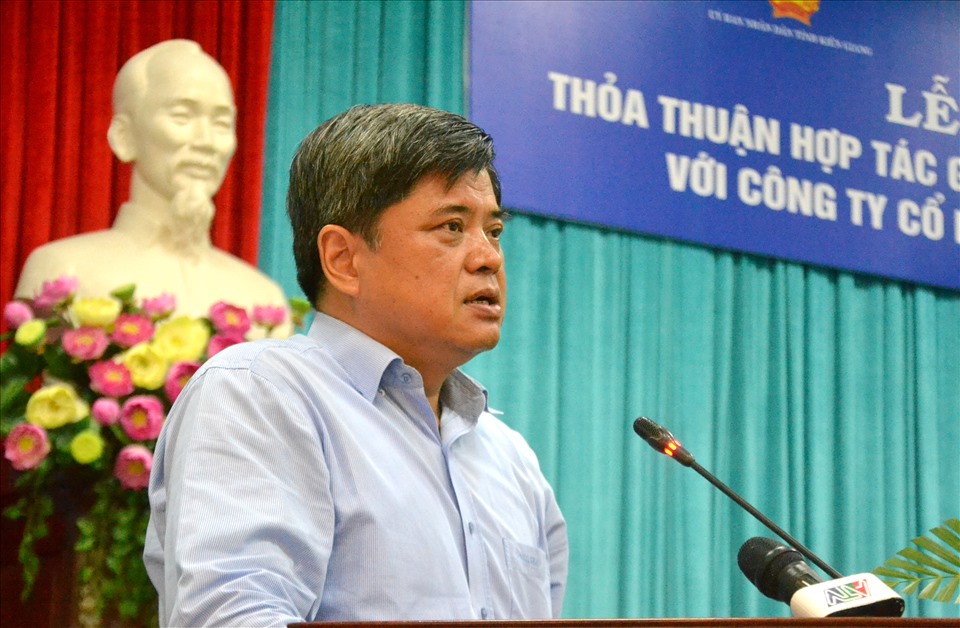 Thứ trưởng Bộ NNPTNT Trần Thanh Nam kỳ vọng sớm nhân rộng mô hình liên kết vùng nguyên liệu lúa này ra cả nước. Ảnh: LT