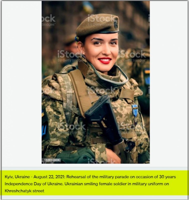 Bức ảnh gốc cho thấy đây là một nữ binh sĩ Ukraina trong cuộc diễn tập lễ duyệt binh năm 2021. Ảnh chụp màn hình