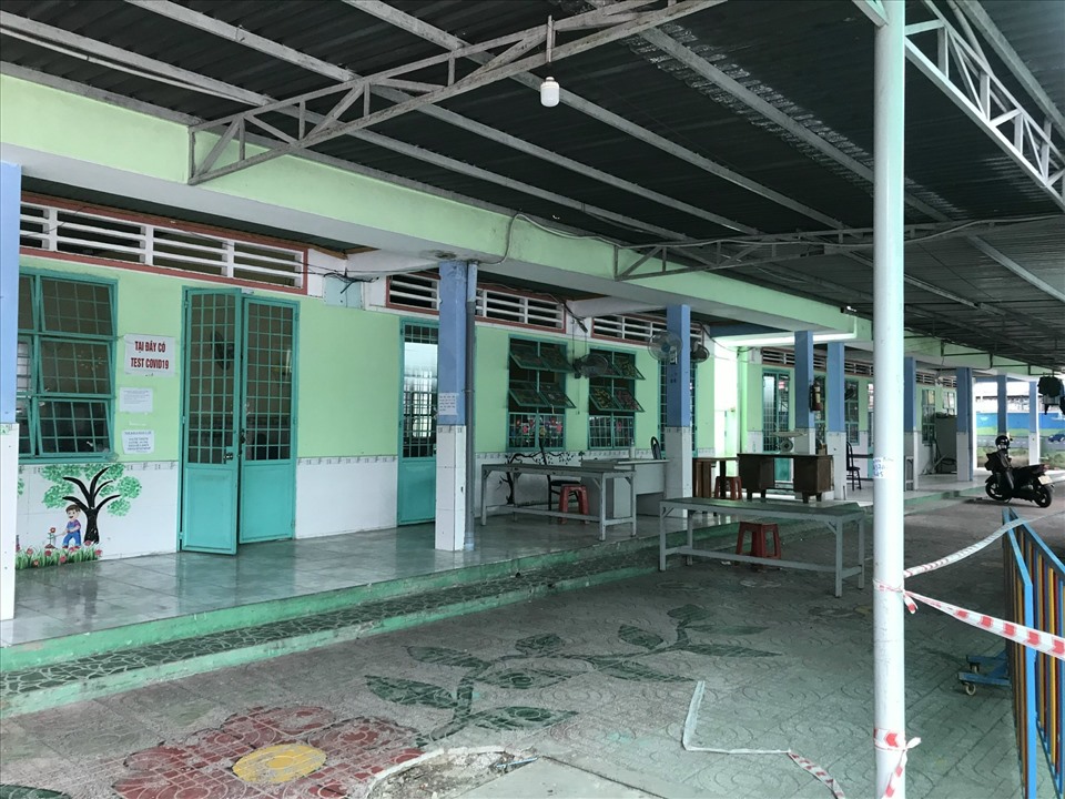 Từ khi chuyển qua cơ sở mới (trước đây là trường học), Phòng khám đa khoa khu vực An Phú gặp thêm nhiều khó khăn về cơ sở vật chất.