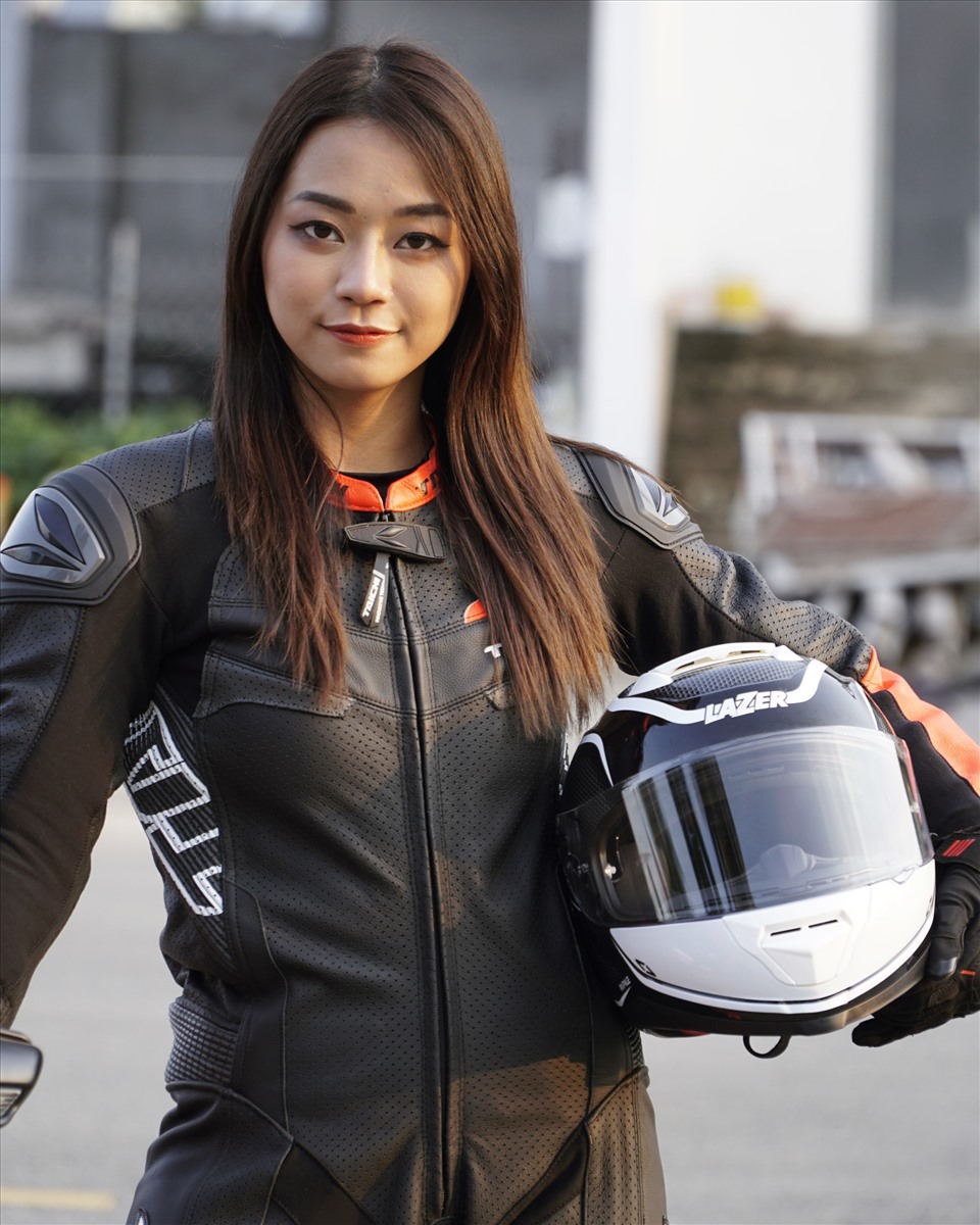 Với đam mê, nhiệt huyết với những cỗ máy tốc độ này, Diễm Trần biker trở thành người có tầm ảnh hưởng lớn (KOLs) trên cộng đồng mạng những người mê môtô. Fanpage của cô có hơn 60.000 lượt theo dõi và những chia sẻ của cô luôn được đón nhận tích cực.