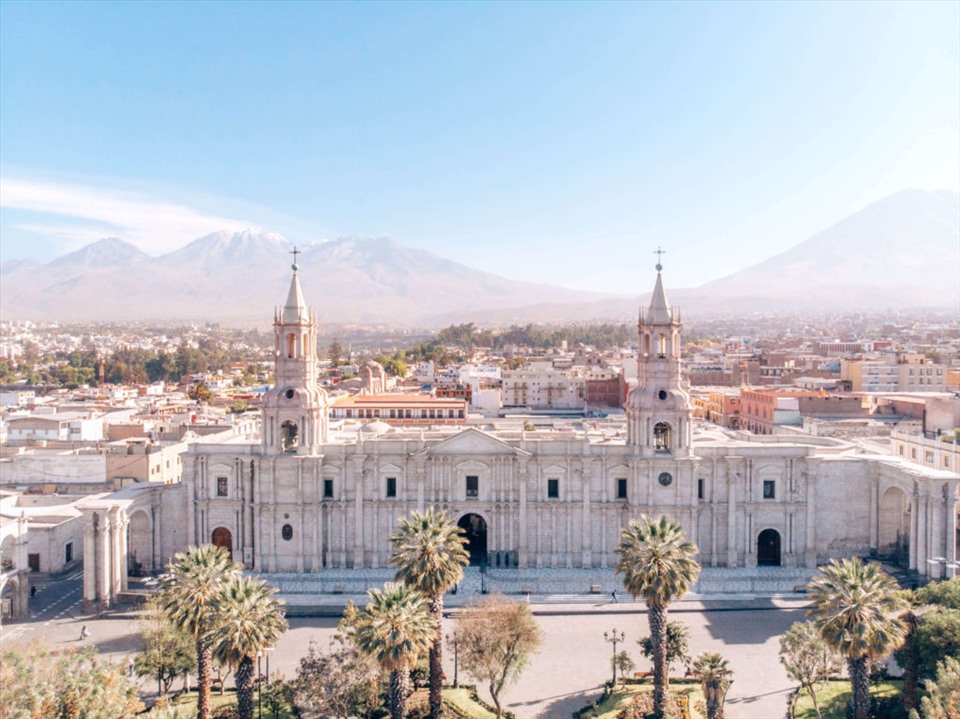 Arequipa là một trong những địa điểm du lịch nổi tiếng tại Peru. Ảnh: Sugar Travels