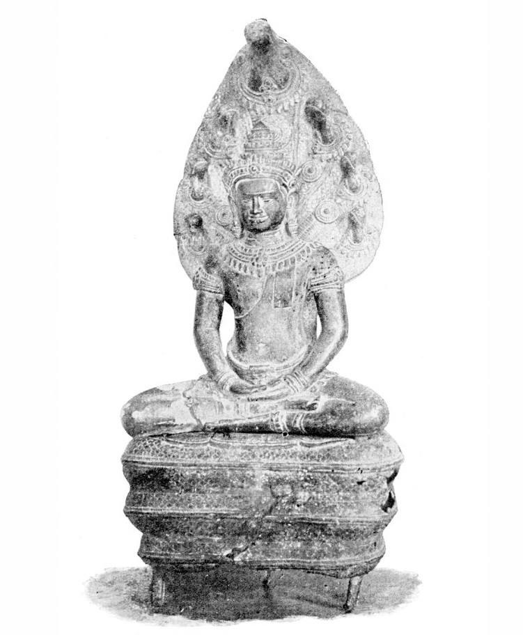 Pho tượng Phật thế kỷ XII được phát hiện ở tháp Bánh Ít.