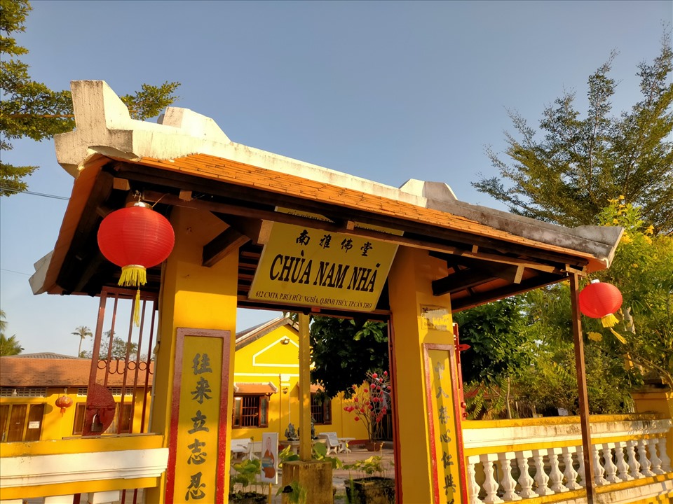 Chùa Nam Nhã tọa lạc ở số 612, đường Cách mạng Tháng Tám, thuộc phường Bùi Hữu Nghĩa, quận Bình Thủy, thành phố Cần Thơ. Trước đây, chùa là một thảo am nhỏ do đại lão sư Nguyễn Đạo Cơ thành lập để bốc thuốc Bắc cho người nghèo.