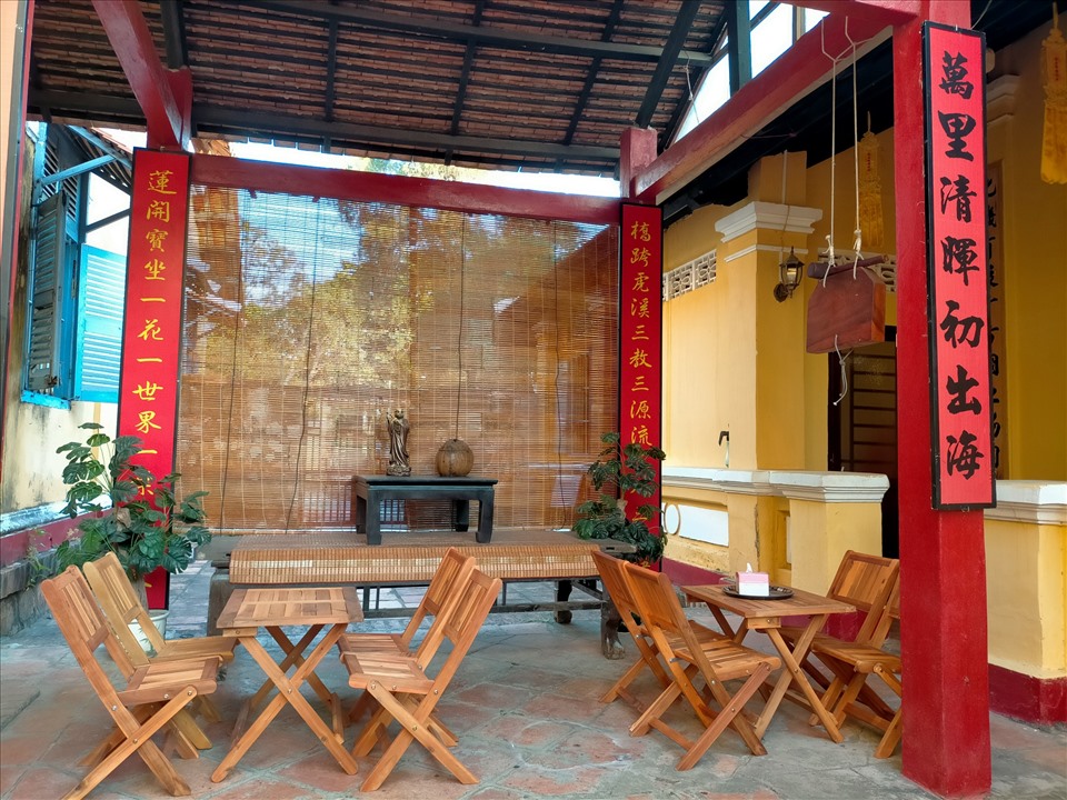 Thầy Thiện Đức chia sẻ “Tiếc là con đường vào chùa nhỏ, lại nằm dưới chân cầu nên ít khách đến thờ cúng. Đa phần khách đi thăm viếng đình Bình Thủy, đi bộ qua cầu để tham quan. Đầu năm Nhâm Dần, khi tình hình Covid – 19 ổn định, khách vãng lai thập phương cũng đến nhộn nhịp hơn.”