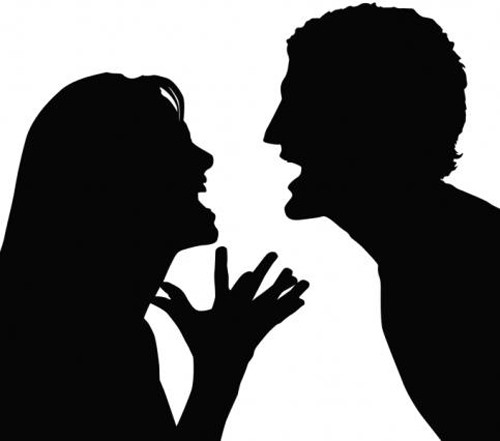 Dù nguồn cơn cuộc cãi vã có thể xuất phát từ chồng, nhưng đàn ông rất ngại nói lời “xin lỗi” với vợ. Ảnh: MH