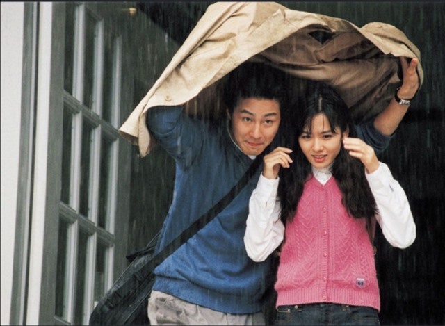 Những cảnh chạy dưới mưa giống hệt nhau ở các phim Hàn. Ảnh: CMH