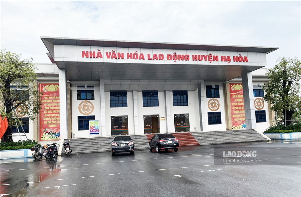 Nhà văn hoá lao động huyện Hạ Hoà (Phú Thọ) là công trình chào mừng Đại hội Đảng bộ huyện Hạ Hoà, khánh thành và đi vào hoạt động từ tháng 7.2020 với tổng mức đầu tư hơn 26 tỉ đồng.