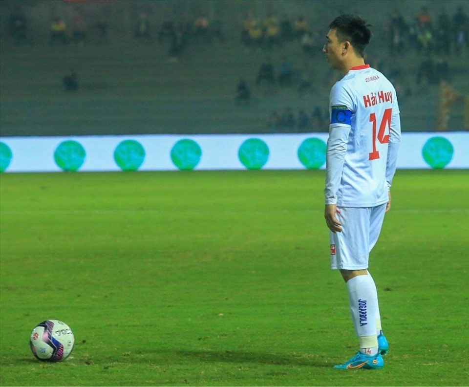 Tiền vệ Hải Huy được triệu tập lên tuyển Việt Nam chuẩn bị cho vòng loại thứ 3 World Cup 2022. Ảnh: H.A